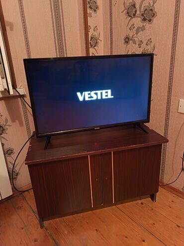 Б/у Телевизор Vestel Led 82" HD (1366x768), Самовывоз