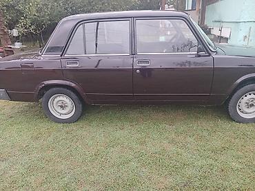 2107 most: VAZ 2107, sedan, tünd qəhvəyi rəng. Klassik kvadrat dizaynlı kuzov — 4