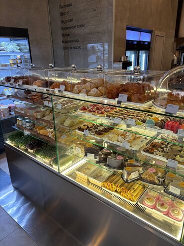 Холодильные витрины: Витрина охлаждаемая Кондитерская витрина Витрина для кондитерских — 7