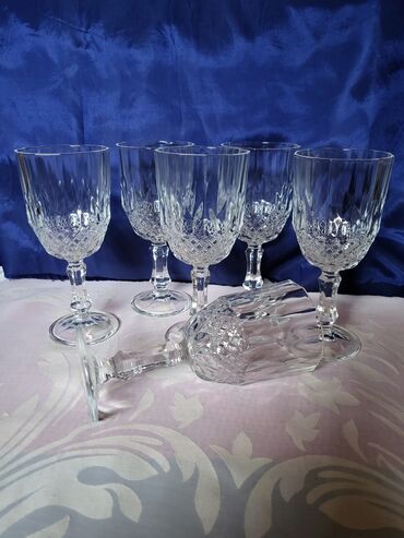 Čaše: Case nove italijanske za vino. 80,90te. Case komada 6 u — 2