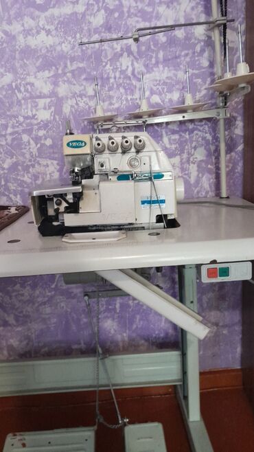 бу швейная машина: Срочно продаю пятинитку в хорошем состоянии цена 10000 сом