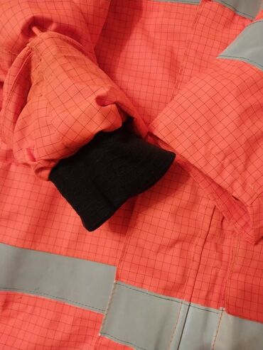 Digər kişi geyimləri: Uniforma. Kutka.az işlenmiş.sökuyu yoxdur.(Razmer:M-48)Qalındı. Su — 10