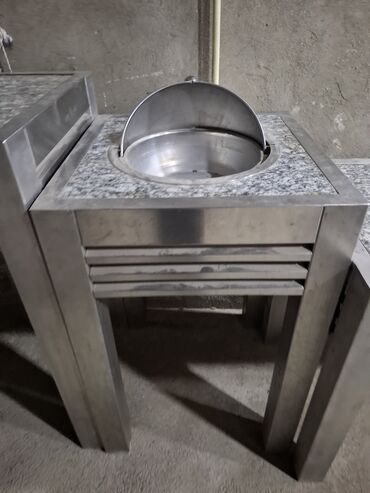 Restoran mebeli: Paslanmayan metaldan hazırlanmış, mərmər səthli yemək paylama stolu — 2