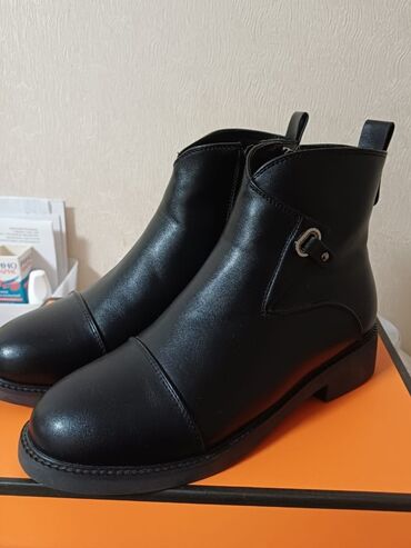 кожанные ботинки: Батинкелер, 35, Жаңы, түсү - Кара, Өзү алып кетүү