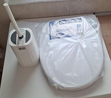 cev za wc solju: Beli komplet za WC: daska i četka. Daska je izuzetno lepog i — 2