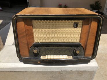 zvucnik i mikrofon: Starinski radio, drveni, neispravan na lalafo.rs zvucnik i mikrofon: Starinski radio, drveni, neispravan
