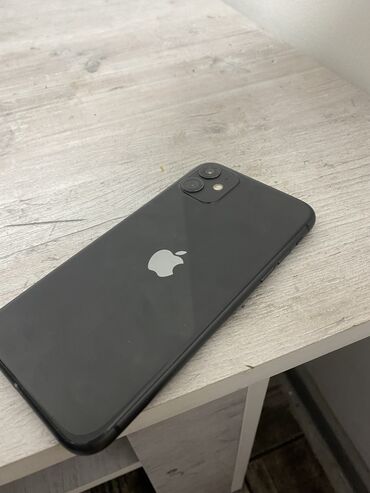 Apple iPhone: IPhone 11, Б/у, 64 ГБ, Чехол, 78 %