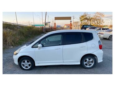 машина в аренду под такси: Honda Fit: 2007 г., 1.3 л, Автомат, Бензин, Хэтчбэк