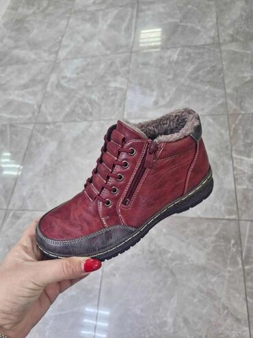 Ostale cipele: ✨ Cipele koje su osvojile poverenje kupaca već treću godinu zaredom! 👣 na lalafo.rs — 1 Ostale cipele: ✨ Cipele koje su osvojile poverenje kupaca već treću godinu zaredom! 👣 — 1