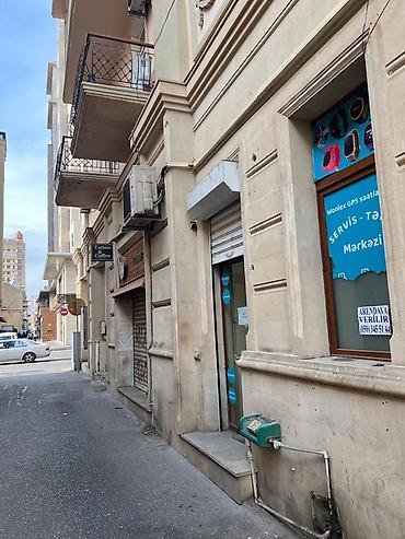 Daşınmaz əmlak: Kommersiya obyekti – küçəyə çıxışı olan vitrinli 1-ci mərtəbə sahə - — 1