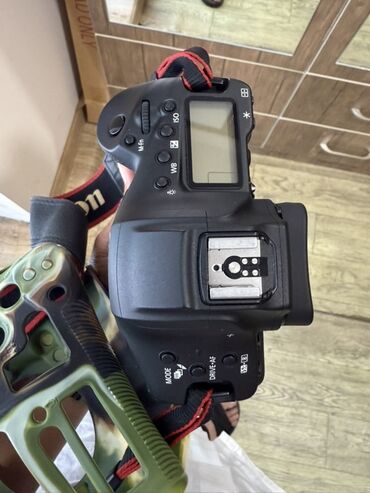 Fotokameralar: Canon EOS-1D X Mark III professional DSLR gövdə. Canon 24-70mm F2.8 — 5