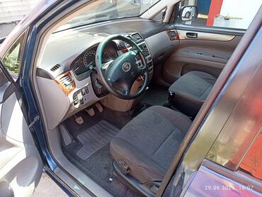 Toyota: Toyota Avensis: 2002 г., Механика, Бензин, Минивэн — 4