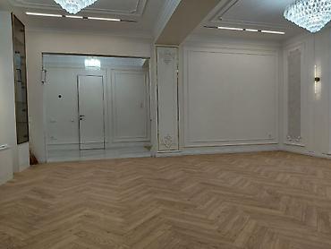 mini projector: Просторная гостиная/зал с дизайнерской отделкой в классическом стиле — 6