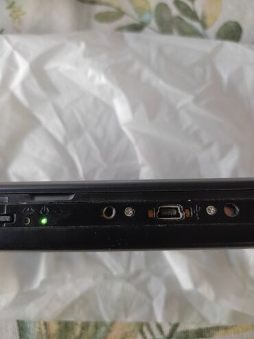 PSP (Sony PlayStation Portable): ČIPOVAN SONY PSP® je prenosna konzola za igranje koja nudi širok — 12