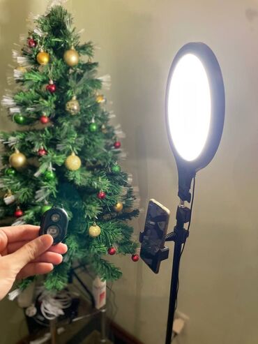 Освещение: Съёмочная полноэкранная лампа есть держатель для телефона с пультом