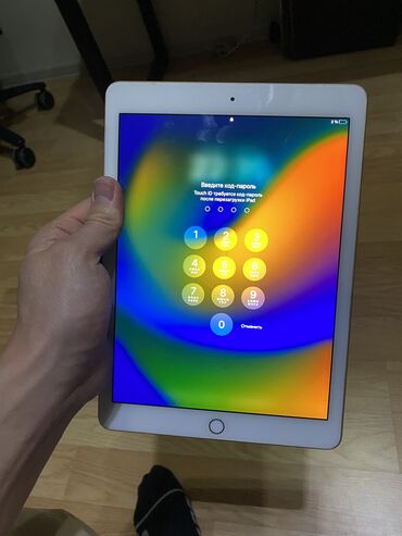 ipad 7 цена в бишкеке: Планшет, Apple, память 32 ГБ, 9" - 10", Wi-Fi, Б/у, Классический цвет - Белый