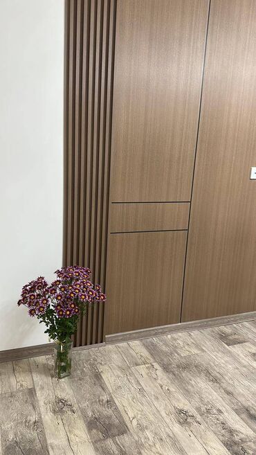 продаю 2х команатную квартиру в 7 мкр: 2 комнаты, 43 м², 104 серия, 1 этаж, Евроремонт