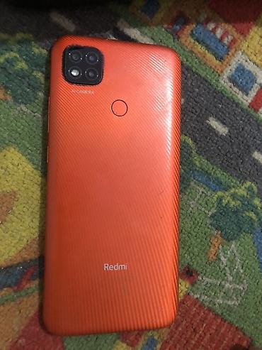 Смартфон Redmi (оранжевый) - Экран с каплевидным вырезом под
