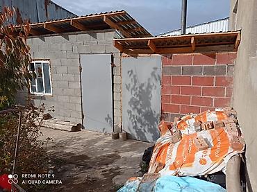 Продажа коттеджей и домов: Тихом и благополучном районе. Дом построен из жженого кирпича, воденой — 9