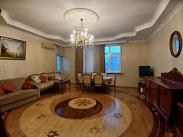 Uzunmüddətli kirayə mənzillər: Geniş və zövqlə dizayn olunmuş mənzil interyeri. - Böyük qonaq otağı — 1