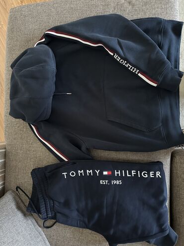 Спортивные костюмы: Продаю костюм tommy hilfiger original размер М кофта и штаны М