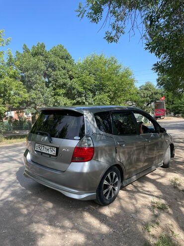 саната 2003: Honda Fit: 2002 г., 1.3 л, Автомат, Бензин, Хетчбек