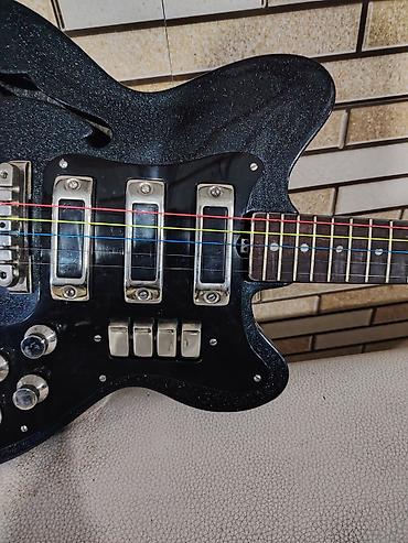 kitar: Elektrik gitar – yarımdənə (semi-hollow) korpuslu, parıltılı qara — 9