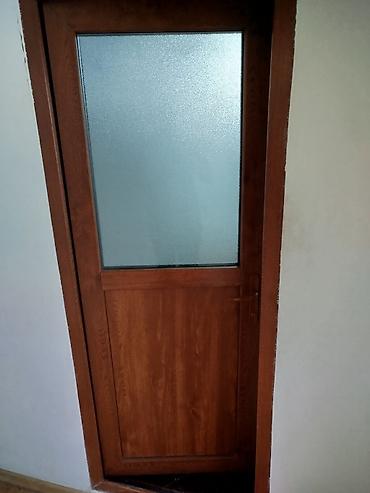 Ağac naxışlı qəhvəyi rəngdə qapı. - Material: MDF/taxta görünüşlü