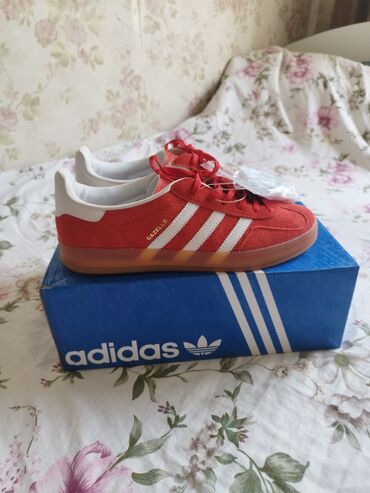 женские кроссовки adidas gazelle: Кроссовки, 43, Adidas, Новый, цвет - Красный