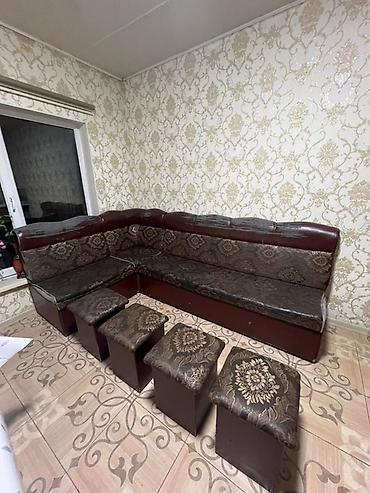 кухонный диван уголок: Угловой кухонный диван с комплектом из 4 табуретов. - Конфигурация — 2