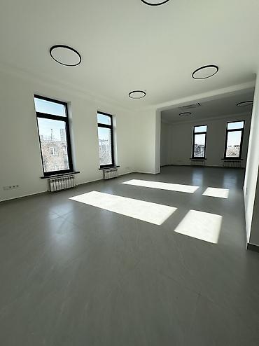 Аренда офисов: Аренда офисов, 65 м², В бизнес центре, С отдельным сан узлом, С системой безопасности, С юридическим адресом — 1