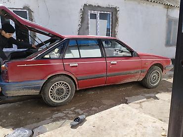 bmw 525: Mazda 626: 1986 г., 2 л, Механика, Бензин, Седан — 1