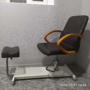 Педикюрные кресла: Педикюрное кресло с ванночкой б/у состояние хорошее салонное