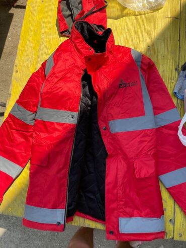 Botinkalar: Qara rəngdə uniseks təhlükəsizlik botları iş mühitində ayaqları — 17