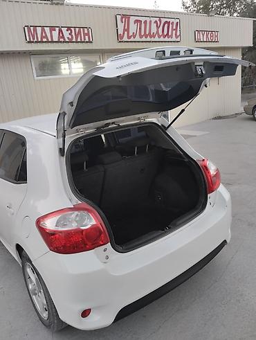 auris: Toyota Auris: 2010 г., 1.4 л, Механика, Дизель, Хэтчбэк — 4