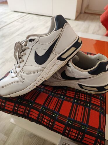 Patike i sportska obuća: Nike, 42, bоја - Bela