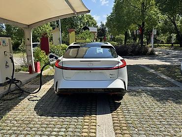byd e1: Toyota bZ5: 2025 г., Электромобиль, Кроссовер — 5
