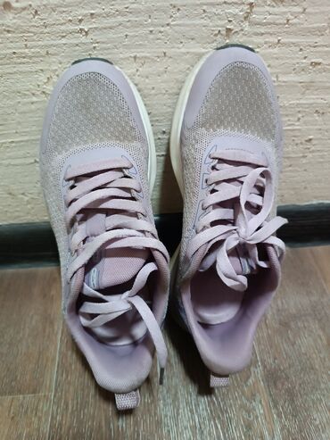 летняя обувь 38: Летние женские кросовки р.38 очень удобные, легкие надевала пару