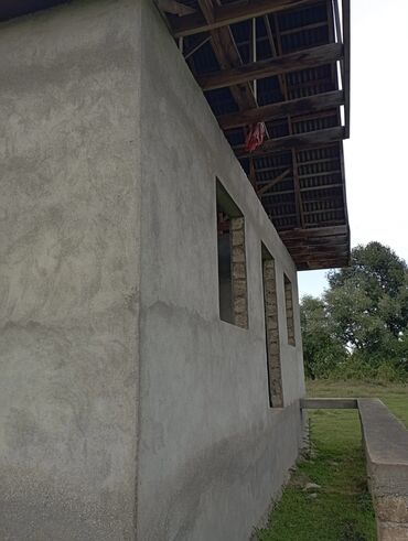50 minlik evler: 3 otaqlı, 140 kv. m, Təmirsiz