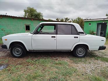 VAZ (LADA): Lada 2107, ağ rəng, sedan kuzov. Klassik dizaynlı, arxa ötürücülü — 2