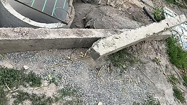 бетонные арыки: Железобетонный столб/балка В наличии 8штук - Материал: армированный — 1