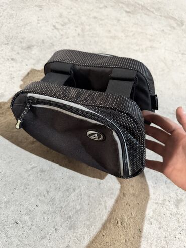 Велоаксессуары: Продаю разные сумки на велосипед. 1. Оргинальная сумка на раму с — 3