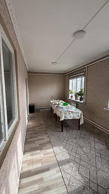 Продажа коттеджей и домов: 🏡 Продаётся дом в районе Ак-Босого ж/м 📍 Улица Чуй Просторный жилой — 12