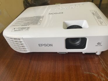 Proyektorlar: İşlənmiş Ultraportativ Proyektor Epson, Ünvandan götürmə, Ödənişli çatdırılma