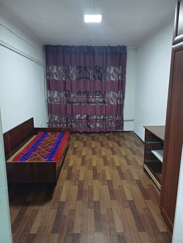 комната для семьи: 30 м², С мебелью
