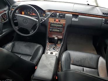 Mercedes-Benz: Mercedes-Benz E-Class: 2 l | 1997 il Sedan — 7
