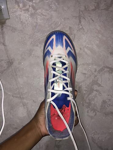 Футбольные бутсы Adidas F50 носил 5-6 раз они мне не подошли по