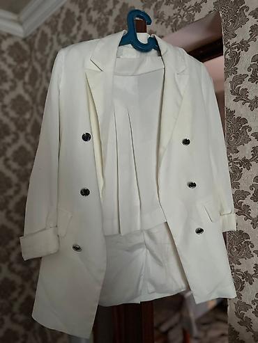 Dəstlər, kostyumlar: Bershka qadın dəst - Rəng: ağ/ekru - Ölçü: XS (EUR XS / USA XS / MEX — 3