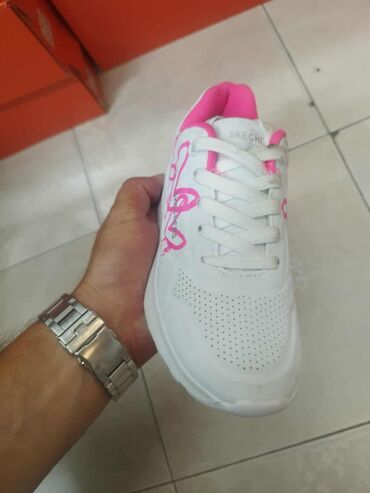 Patike: 31-36 ✅
2900 rsd +ptt 📌 — 2