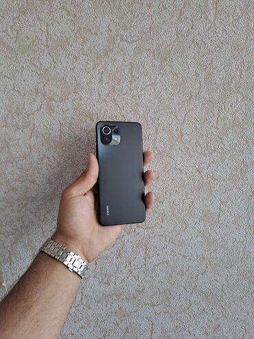 telefon flai zolotoi: Xiaomi Mi 11 Lite, 128 ГБ, цвет - Серый, 
 Кнопочный, Две SIM карты, Face ID